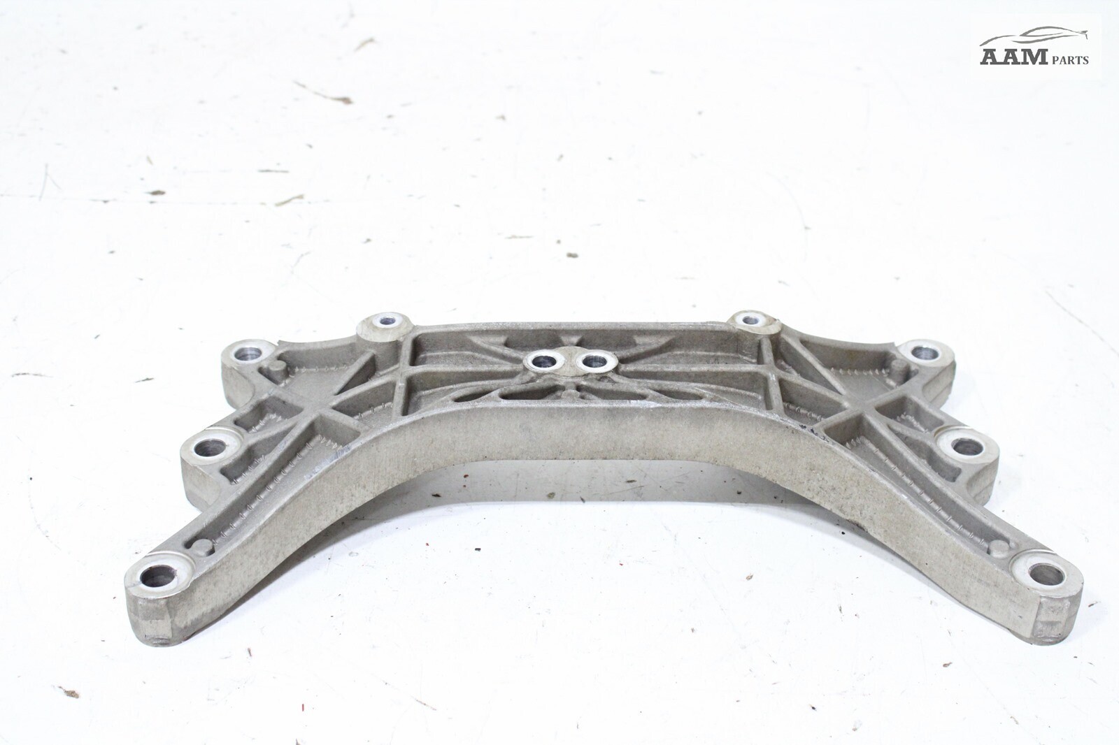 2014-2021 MASERATI GHIBLI M157 RWD TRANSMISSION CROSSMEMBER MOUNT BRACKET OEM