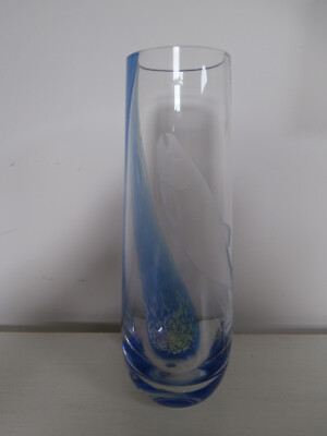CAITHNESS GLAS GEÄTZT WILDLACHSFISCH UND BLAUES WIRBELMUSTER 9 ZOLL VASE SELTEN