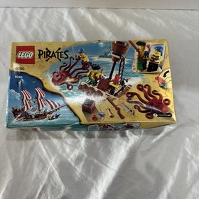 Lego 78 Piece &ldquo;Pirates&rdquo; #6240 Kracken Attackin. Ages 5-12  New