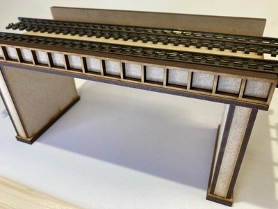 Doppelbreite Eisenbahn Träger Brücke Modellbausatz inkl. Pfeiler Zug Spur OO Maßstab 1:76