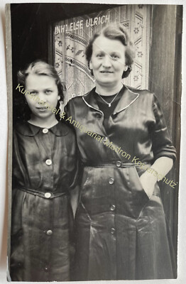 orig. Photo postcard woman lady mother child around 1935 girl fashion coat