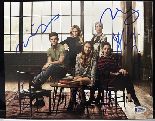 HILARY DUFF SIGNED PHOTO 8X10 FULL CAST YOUNGER AUTOGRAPH BAS COA SUTTON FOSTER