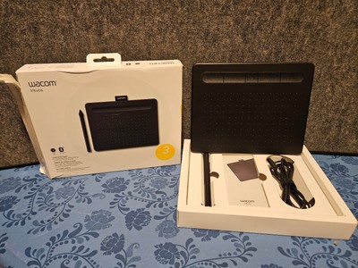 Wacom Intuos Wireless Graphic Drawing Tablet, Black