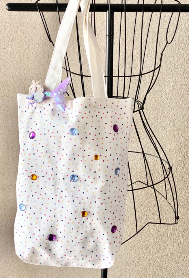 Nuevo bolso de playa de lona a lunares y estrás con acento de cola de sirena Foto 2 de 4