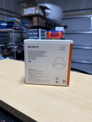 Sony ALC-SH124 Hood for E 18-200mm f3.5-6.3 OSS LE Lens