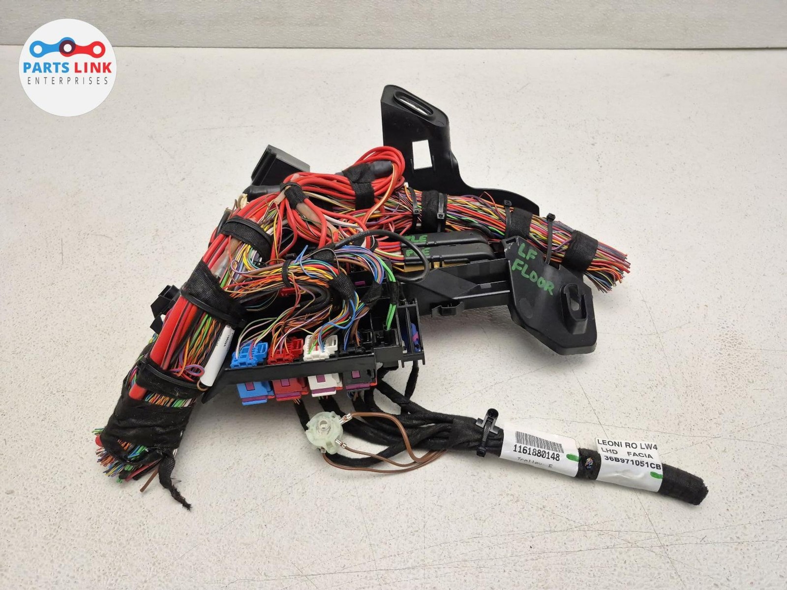 2016-20 BENTLEY BENTAYGA FRONT FLOOR FUSE BOX POWER RELAY BLOCK HARNESS WIRE 636
