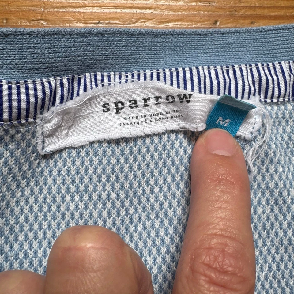 Gorrión Azul Blanco Cabaña Floral Botón Cárdigan Suéter TALLA M Foto 4 de 4