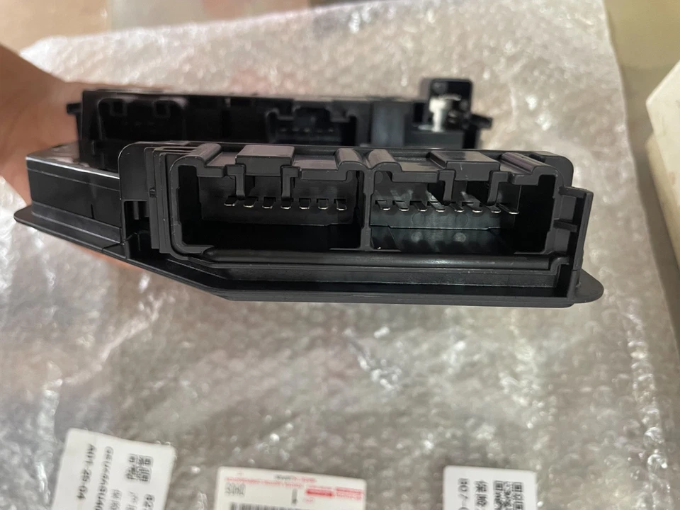 Conjunto de bloque de conexiones de sala de motores 82720-48040 - para Toyota Highlander 08-11 Foto 3 de 4