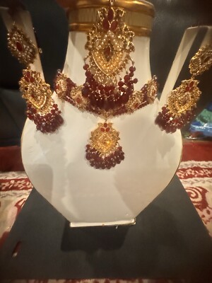 4 Stck. Halskette und atemberaubende Ohrringe mit Kopf Kette Halsreif Set
