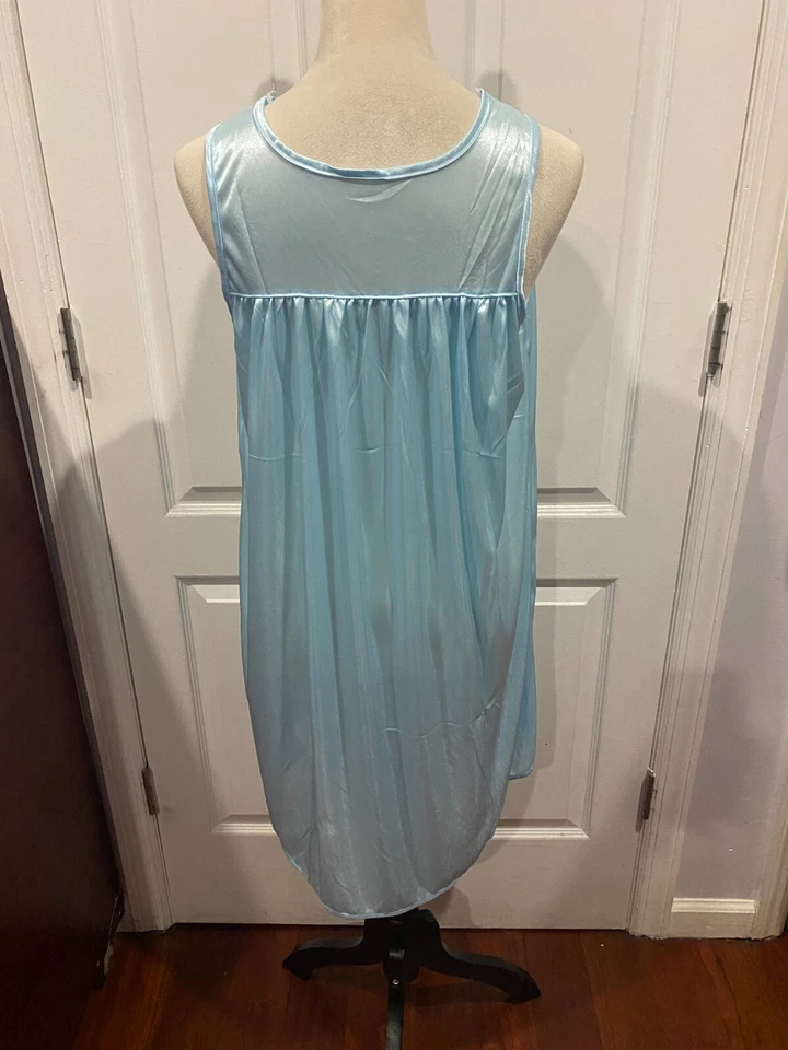 Camisola feminina azul claro sedosa sem mangas tamanho 4XL 37"Lx25"W - Imagem 4 de 4