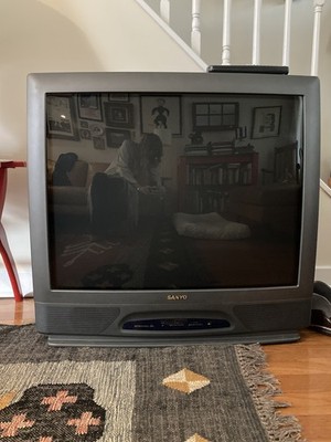 Sanyo AVM-3257 32 inch CRT TV for Retro Gaming A/V Inputs * TESTED AND WORKING