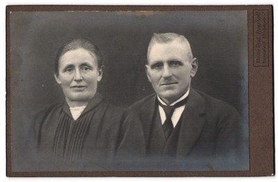 Photograph Rud. Averhoff, Barmstedt, Kirchenstr. 7, common couple in fashion 