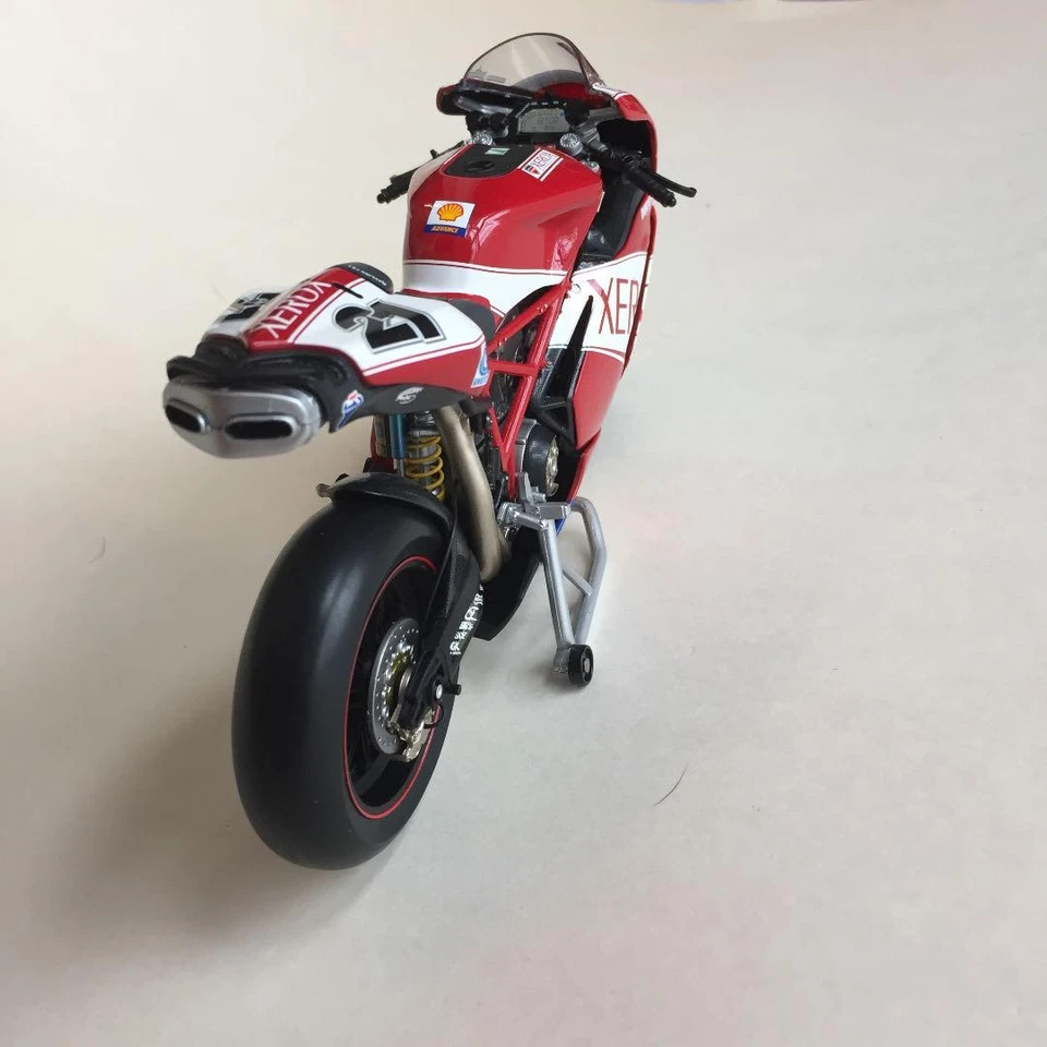 Ducati 999 F07 WSB Troy Bayliss Modelo Autografiado 1/12 Foto 4 de 4