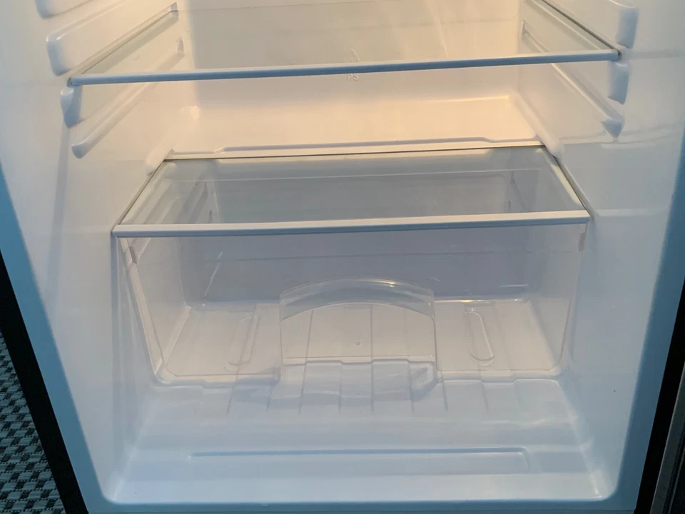 Refrigerador Magic Chef MCBR440S2 4,4 pies cúbicos con congelador, fresa, estante para refrescos! Foto 4 de 4