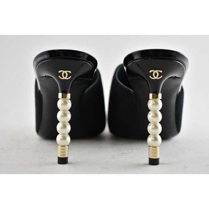 Chanel 20C Paris In Rome Pearl Black Suede Patent CC Mule