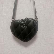 Borsa a tracolla Coach a forma di cuore nera trapuntata
