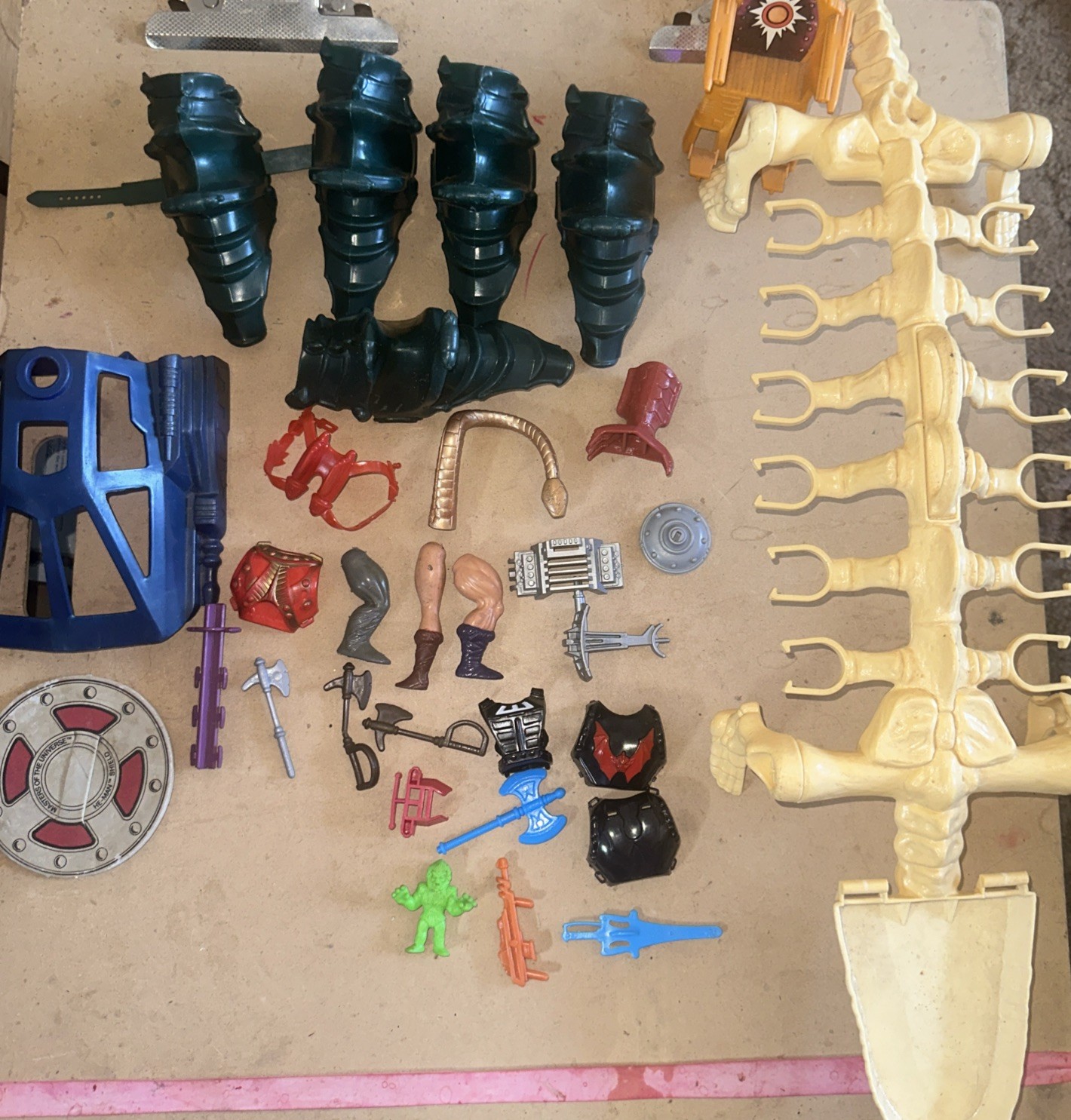 Masters of the Universe Lot 30+ Damaged Vintage Action Figures Parts Vehicles