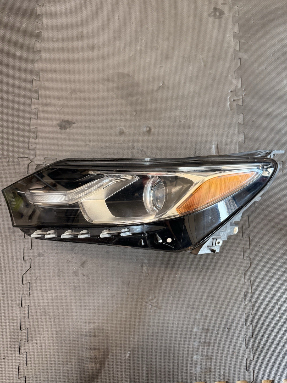 2018 2019 2020 2021 Chevy Equinox Headlight Left LH Driver OEM Xenon HID Lamp