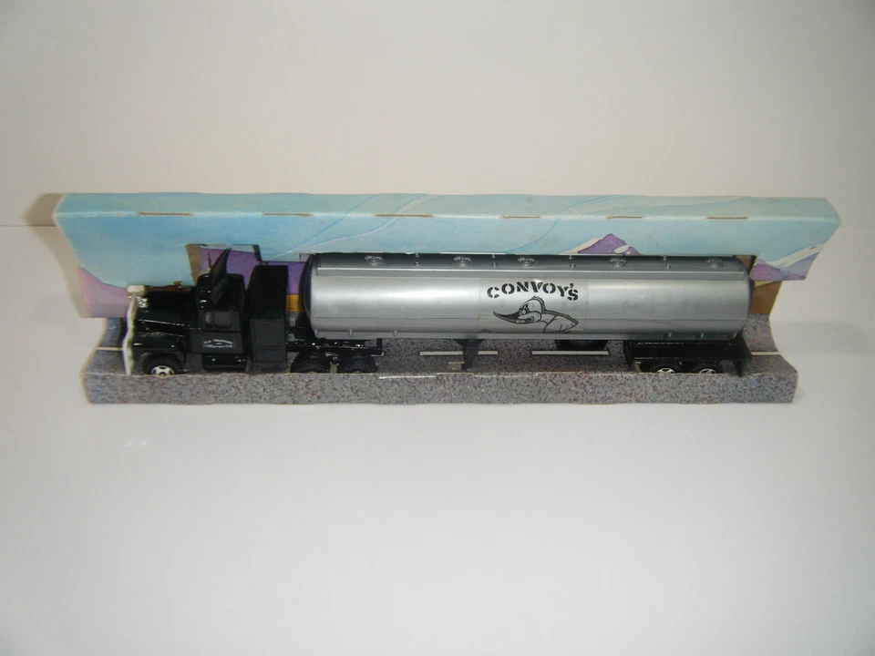 Ertl Convoy's Rubber Duck 1/64 Trucks of the World Mack Tanker Truck Movie #1440 - Image 4 of 4