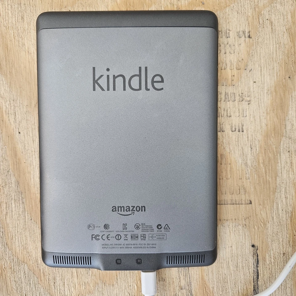 Amazon Kindle Touch 4th Generation model D01200 - Image 2 of 4