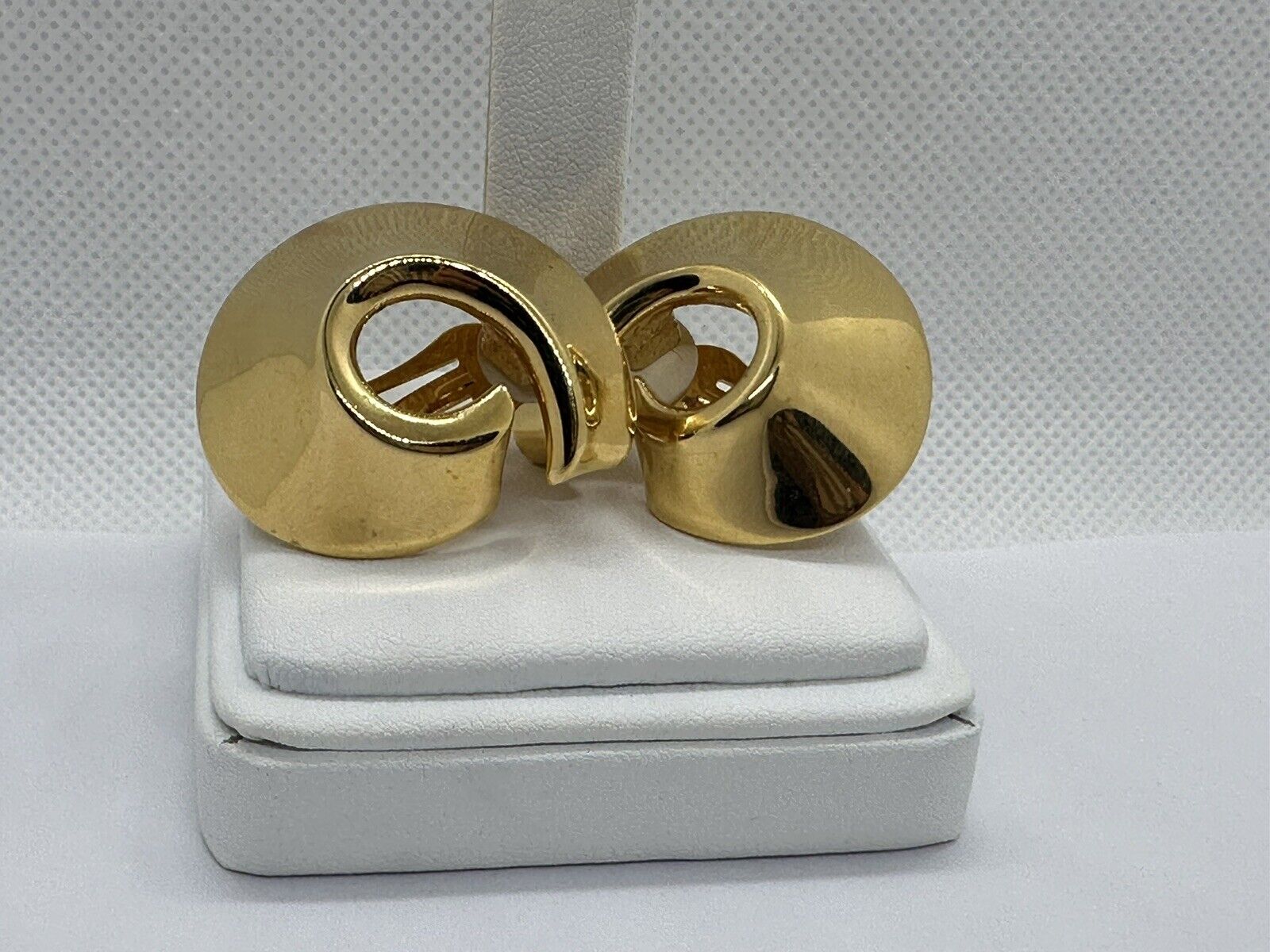 Vintage AVON Swirl Gold Tone Clip-On Earrings Shi… - image 4
