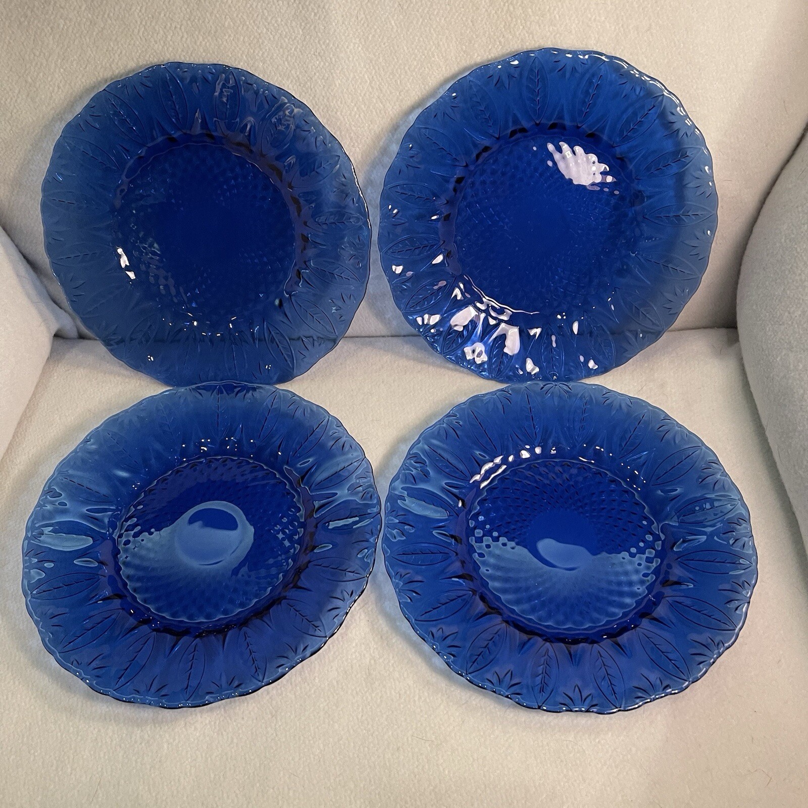 Juego de 4 platos de postre ensalada de vidrio azul cobalto de zafiro real Avon de 8