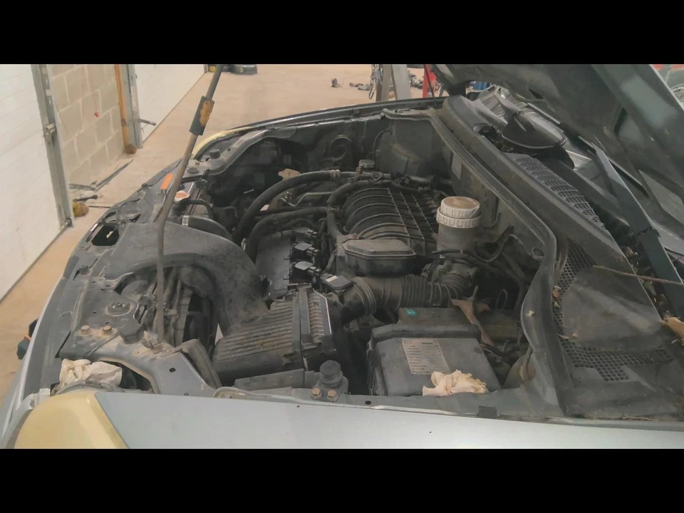 Used Air Cleaner Assembly fits: 2007 Mitsubishi Endeavor  Grade A - Image 2 of 4