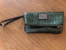 Simply Vera Wang Green Clutch Bag Purse Wristlet Faux Alligator 2 Compartment