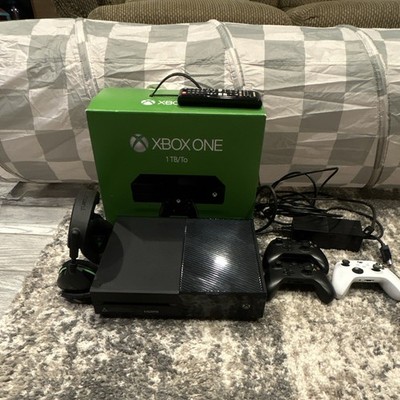 Microsoft Xbox One 1TB Console Bundle w 2 Controllers Turtle Beach Headset Box