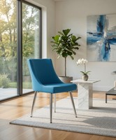 Bequemer Stuhl In Blau Mit Ergonomischem Design Und Stabilem Gestell