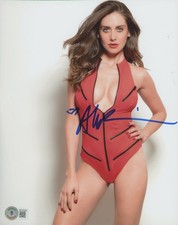 Alison Brie "Community" AUTOGRAPH Signed Autographed 8x10 Photo Beckett BAS