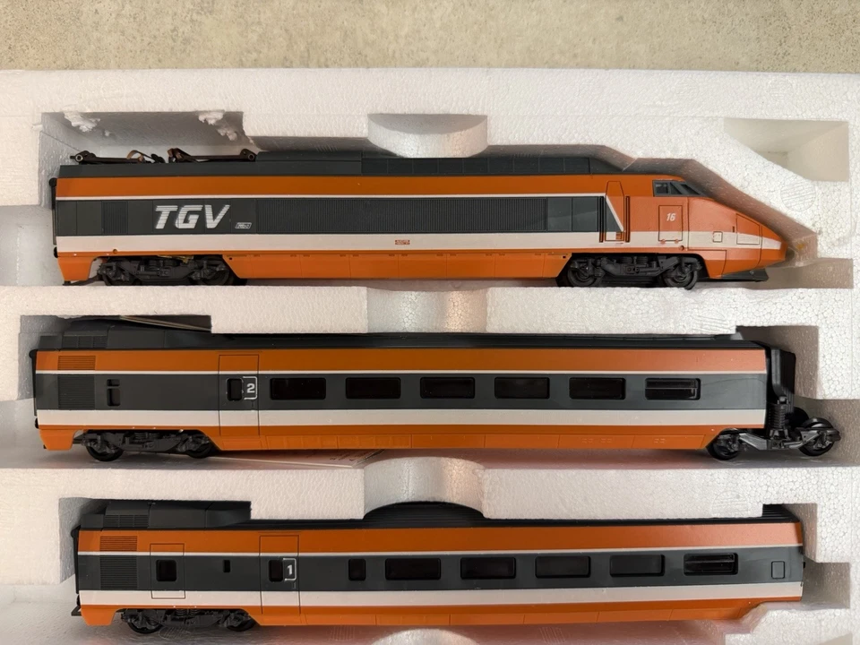 Vintage Lima Golden Series HO Scale TGV Electric High Speed 4 Train Set w/ Box - Image 3 of 4