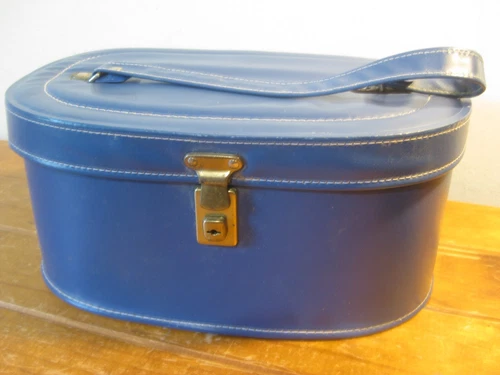 Vintage Australian LISABETH Blue Beauty Case (1960s) Made Sydney - Picture 1 of 14