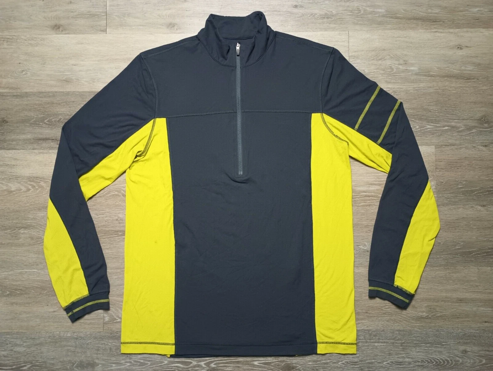 Lululemon Half Zip Mens XL Activewear pullover 2 tone vented back pullover top