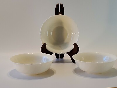 Vintage MCM Arcopal France 6.25'' Coupe Bowls Trianon White Scalloped 3-Set EUC 