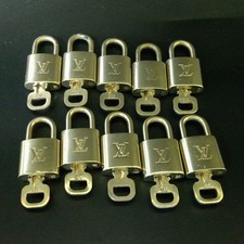 Authentic Louis Vuitton Padlock, Padlock and Key 10 pieces Gold Metal Used 43424