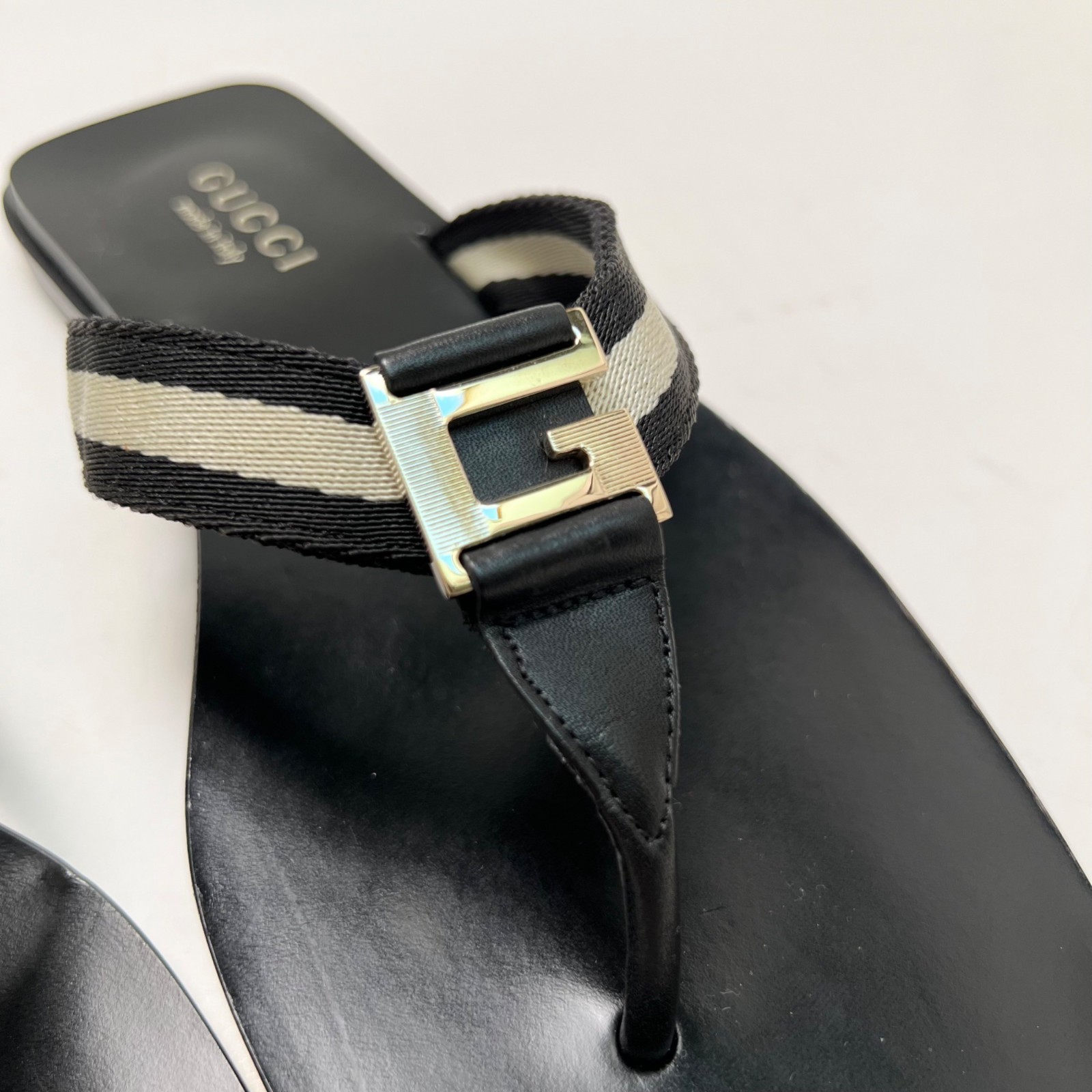 Vintage GUCCI Women's Striped Canvas Sandals With Gold "G" Women's Size 8.5 NEW thumbnail 3