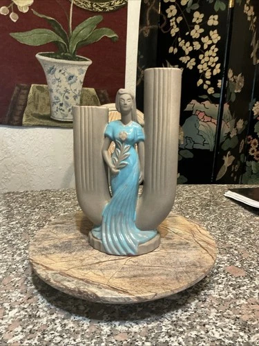Red Wing Art Pottery.#1175 “ Grecian Woman”. Circa 1942.