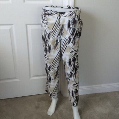 Piccadilly Casual White & Brown Tan  Abstract Design 2 Pocket Capri Pant Size 12