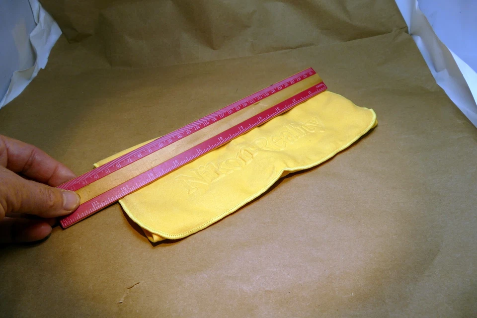 Nikon REALITY Case Lens soft pouch for NIKKOR 70-200mm f/2.8 VR S (yellow) - Image 4 of 4