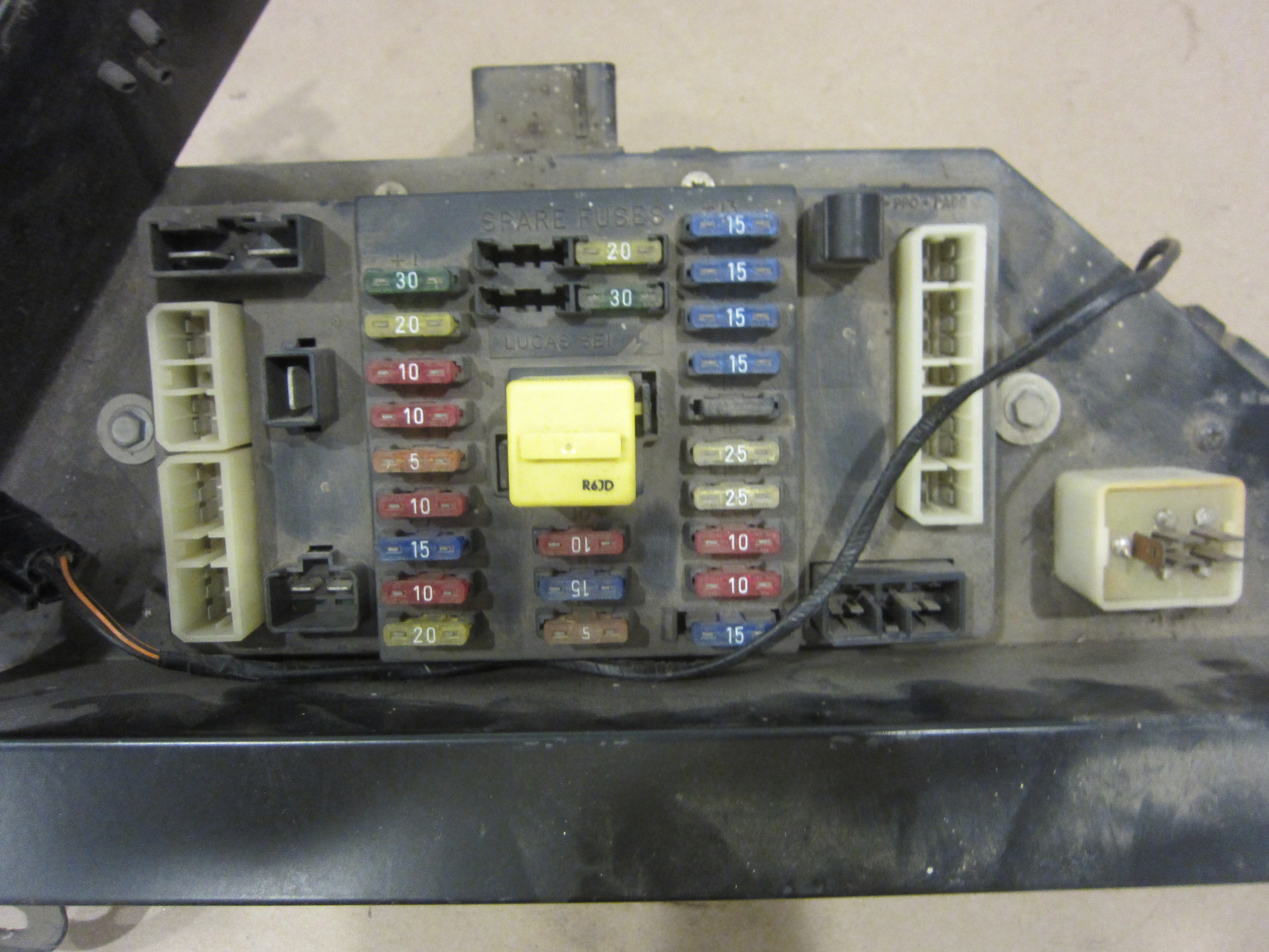 Bentley Arnage 1999 - Fuse Board Panel With Trunk Latch Module On Bracket