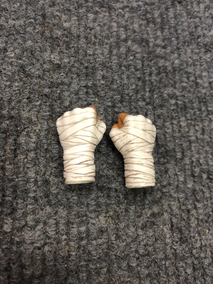 1/6 Hot Toys MMS19 Rocky Balboa Sylvester Stallone Fist Hands for Action Figure - Image 4 of 4