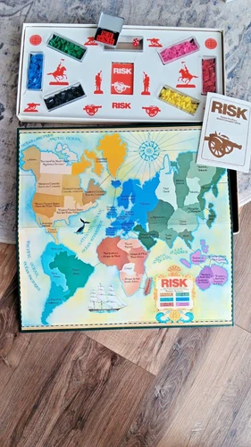 Vintage Risk Board Game The World Conquest Game Parker Bros CANADA *Read