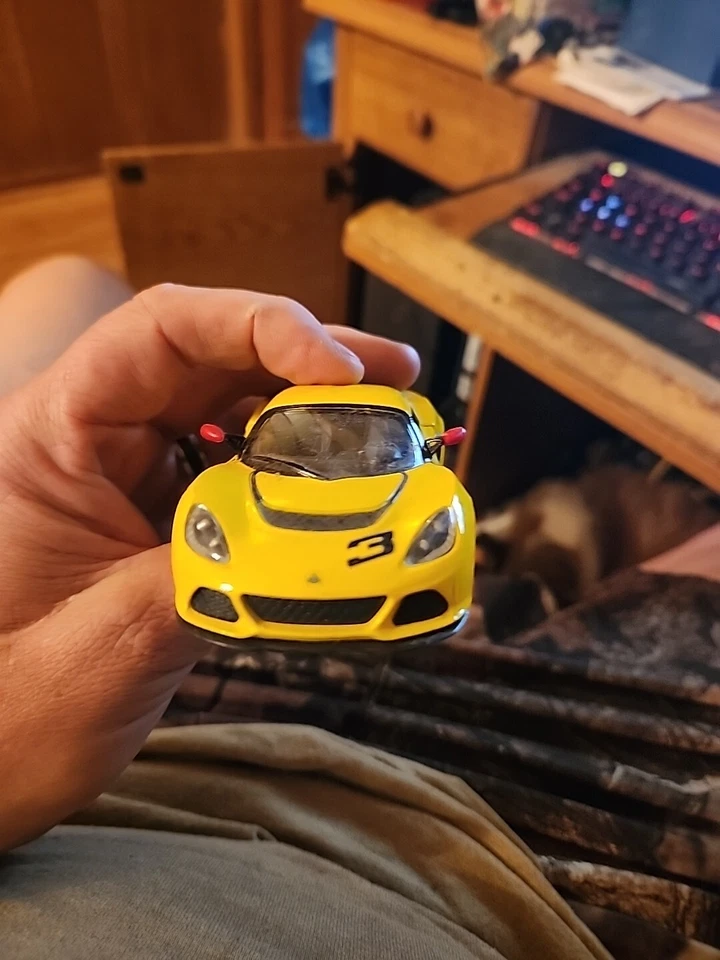 Kinsmart 2012 Lotus Exige S (Yellow) Die Cast Car 1/32 Pull Back - Image 3 of 4