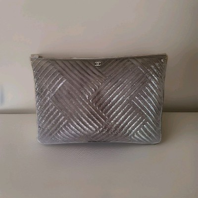  Chanel O Case- Grey -Chevron distressed- patent leather