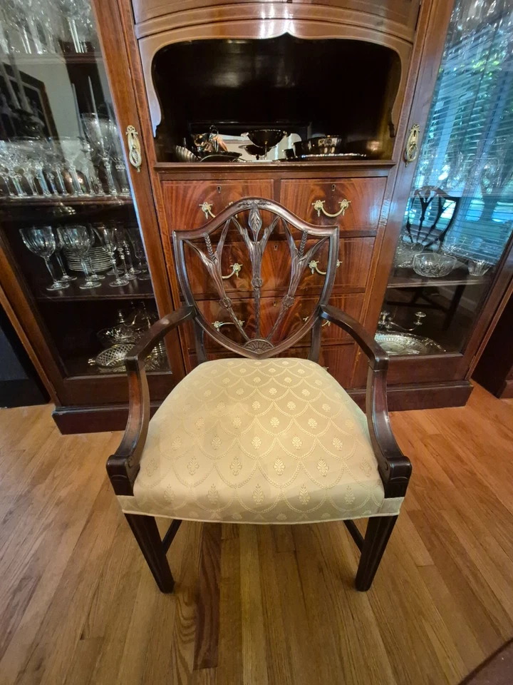 Mesa de comedor antigua de caoba Foto 3 de 4