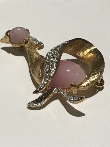 Vintage Richelieu Gold Tone Faux Pink Stone & Rhinestones Bird Brooch Pin - Picture 10 of 10