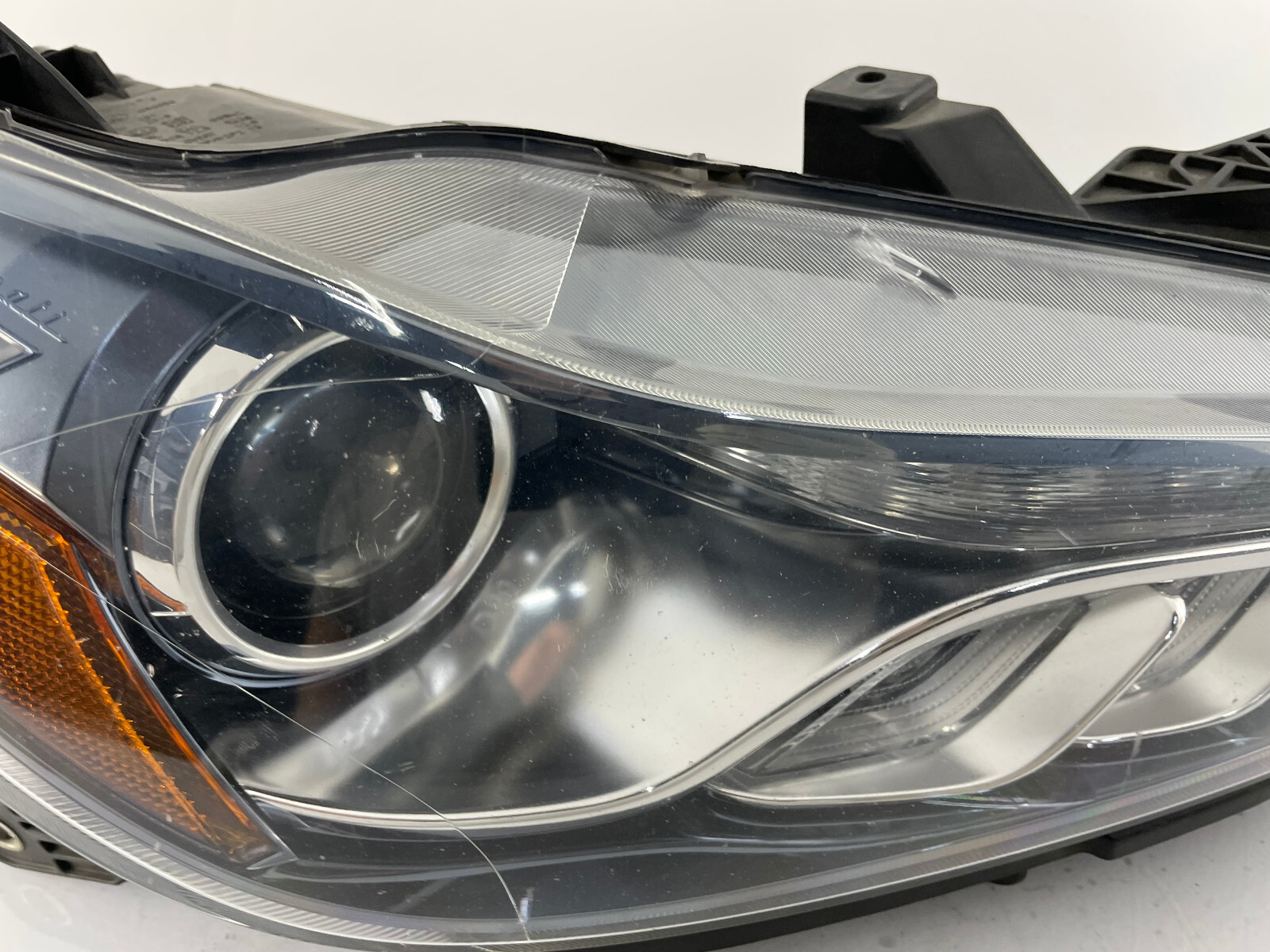 OEM | 2014 -- 2019 Maserati Ghibli HID Xenon LED Headlight (Right/Passenger)