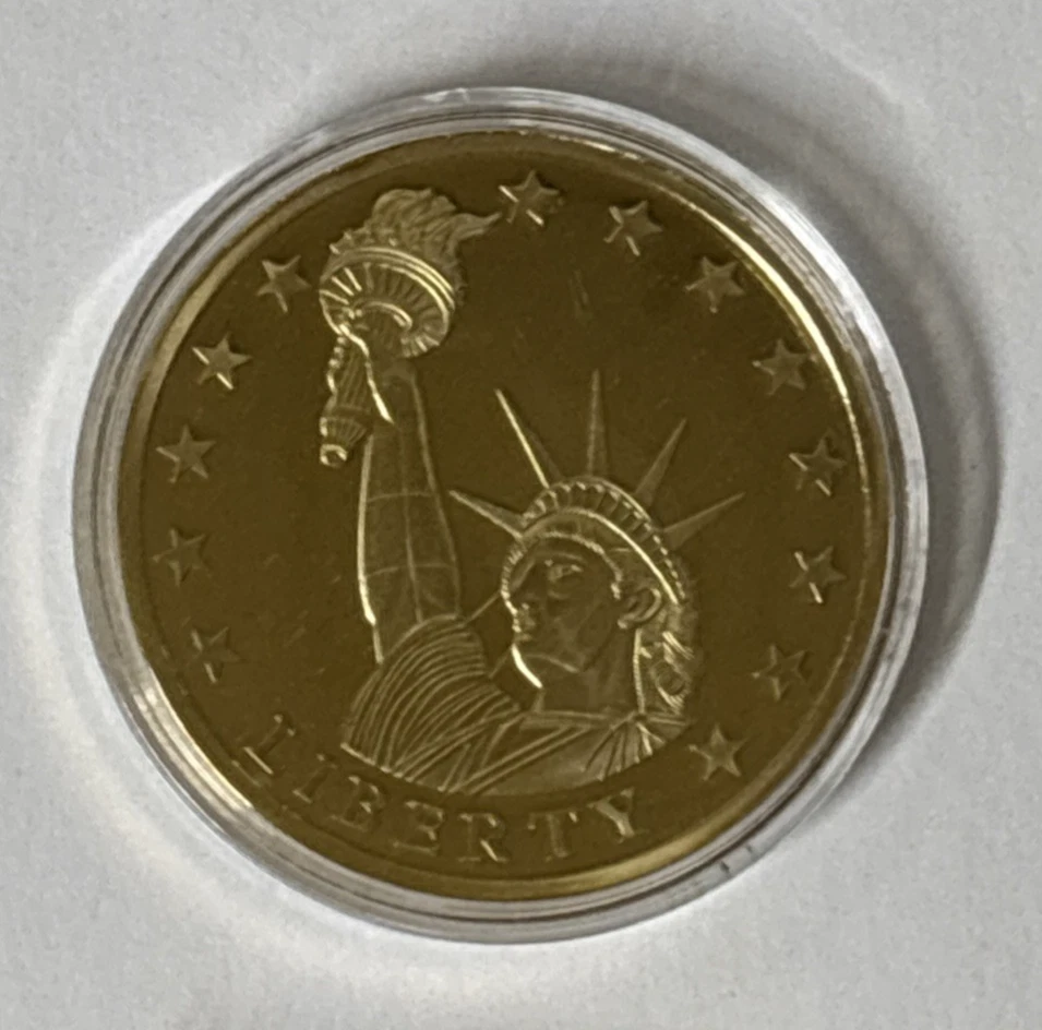 AMERICAN MINT SYMBOLS OF FREEDOM "STATUE OF LIBERTY / EAGLE"  GOLD PLATED COIN - Image 2 of 4