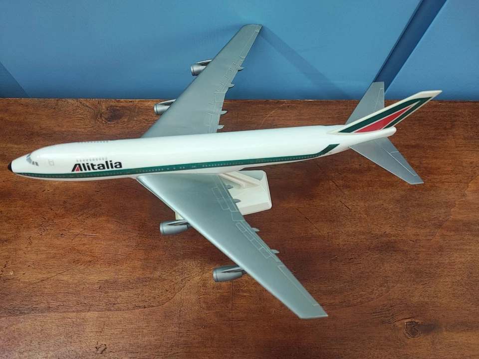 MODELLINO AEREO ALITALIA BOEING 747-200 PLASTICA SCALA 1/250 VINTAGE - JUMBO JET - Immagine 2 di 4